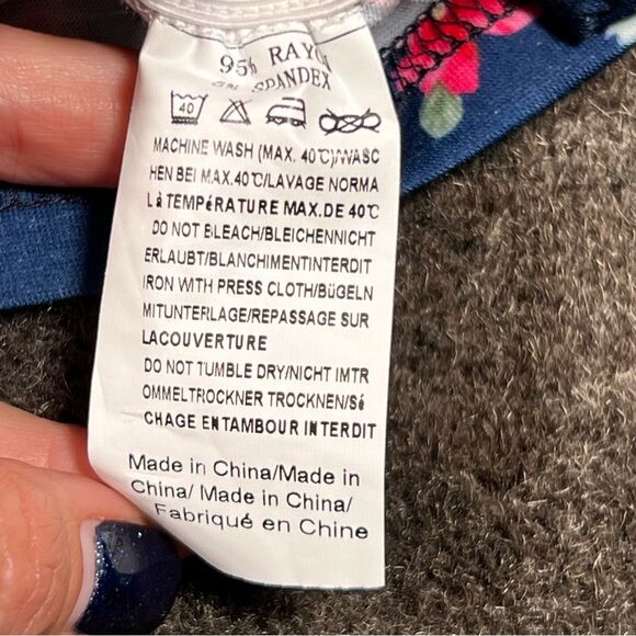 Nursing top 🐣 breast-feeding top 🐣 super comfy 🐣 NWT 🐣 small - Picture 3 of 3